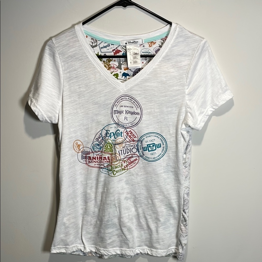 Disney Parks Magic Kingdom EPCOT Graphic Tee Medium